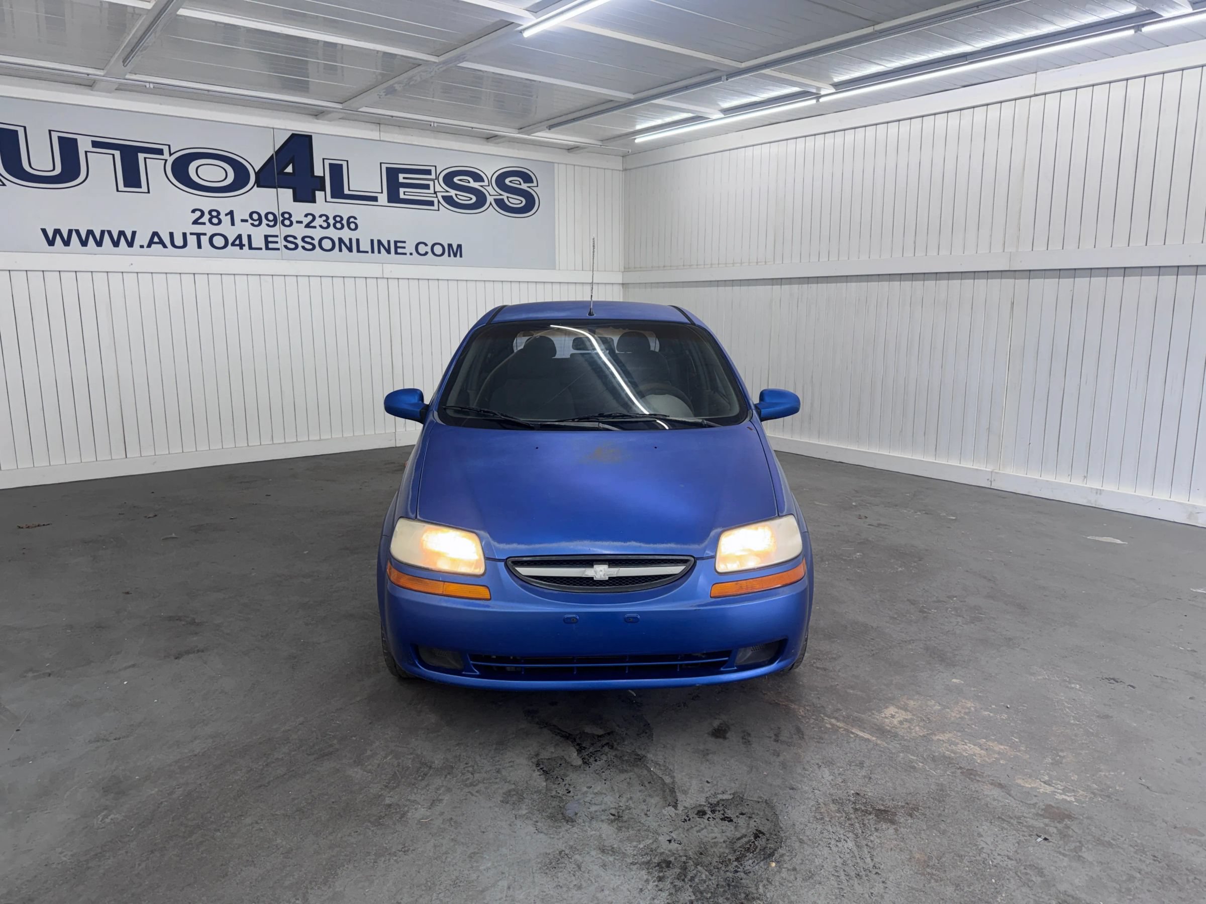 Used 2004 Chevrolet Aveo Hatchback FWD image 2