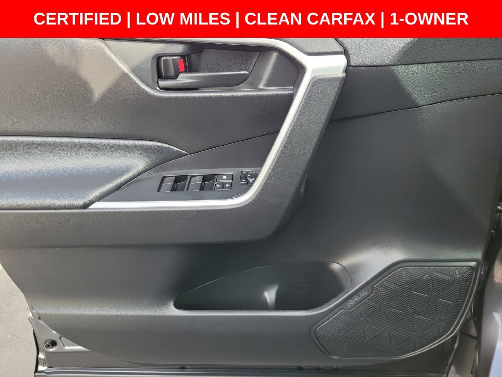 Used 2022 Toyota RAV4 LE AWD/4WD image 21