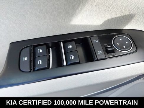 Certified 2025 Kia Soul LX w/ LX Technology Package FWD image 18