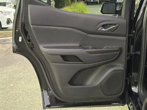 Used 2023 GMC Acadia SLT w/ Elevation Edition image 22