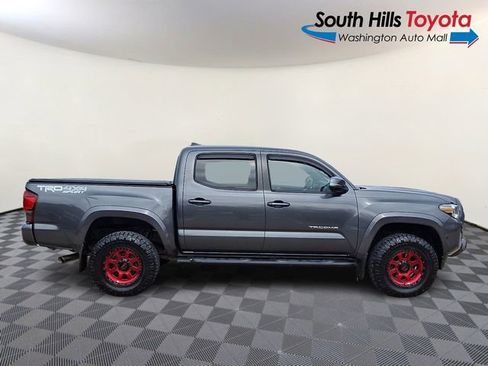 Used 2019 Toyota Tacoma TRD Sport image 7