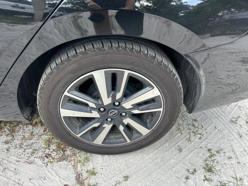 Used 2025 Nissan Versa SV FWD image 20