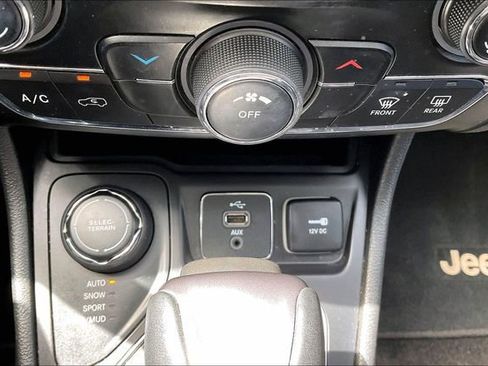 Used 2019 Jeep Cherokee Latitude Plus image 29