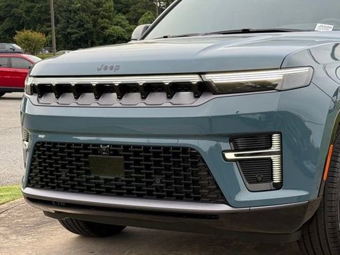 New 2026 Jeep Grand Wagoneer Summit AWD/4WD image 10