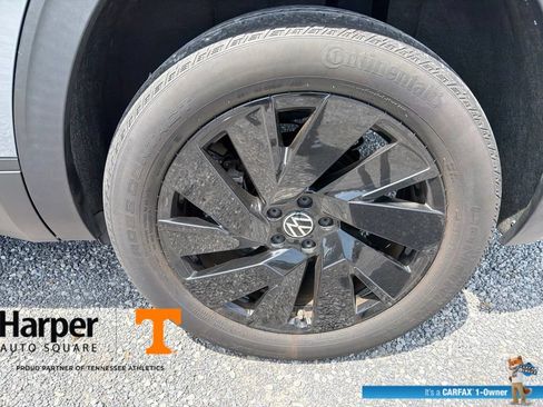Used 2024 Volkswagen Atlas Cross Sport SE FWD image 19