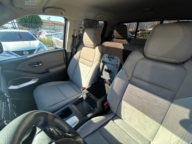 Used 2022 Nissan Frontier SV RWD image 19