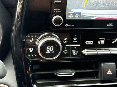 Used 2020 Toyota Highlander Limited AWD/4WD image 26