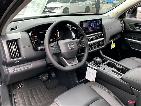 New 2026 Nissan Pathfinder SL image 8