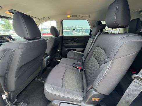 Used 2025 Nissan Pathfinder SV FWD image 29