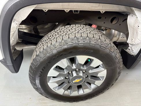 Used 2025 Chevrolet Silverado 2500 Custom w/ Custom Value Package image 12