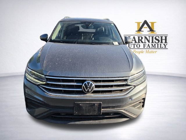 Used 2023 Volkswagen Tiguan SE w/ Panoramic Sunroof Package AWD/4WD image 2