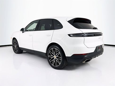Certified 2024 Porsche Cayenne image 3