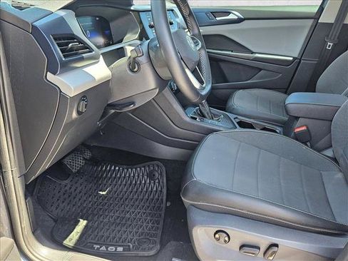 Certified 2022 Volkswagen Taos SE FWD image 16