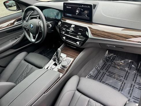 Certified 2023 BMW 530e xDrive w/ Premium Package AWD/4WD image 30