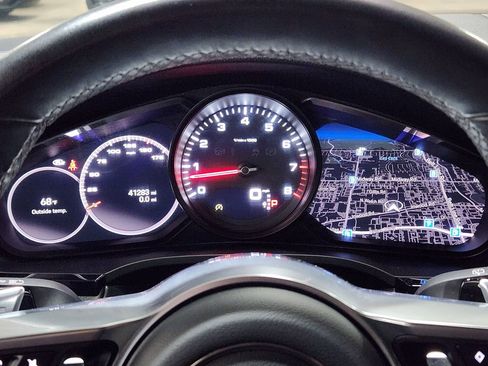 Used 2022 Porsche Cayenne image 32