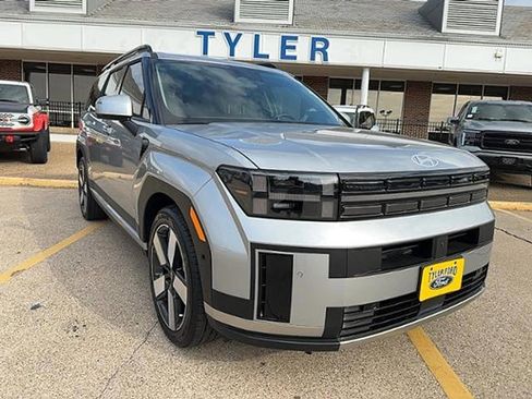 Used 2025 Hyundai Santa Fe Limited image 2