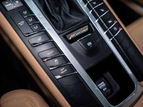 Used 2021 Porsche Macan S image 49