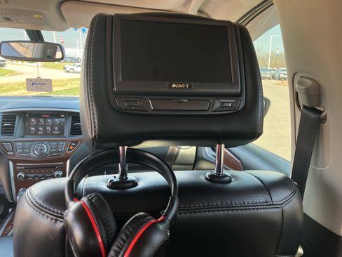 Used 2019 Nissan Pathfinder Platinum image 41