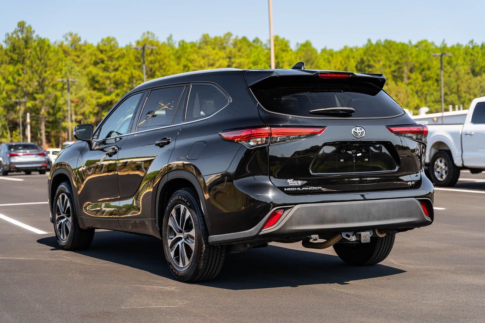 Used 2022 Toyota Highlander XLE FWD image 5
