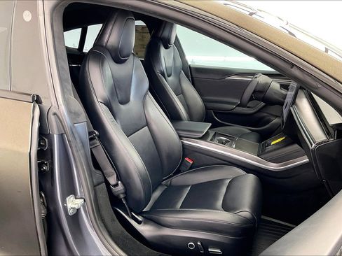 Used 2022 Tesla Model S Plaid image 6