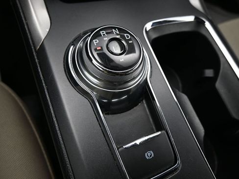 Used 2020 Ford Fusion SE FWD image 21