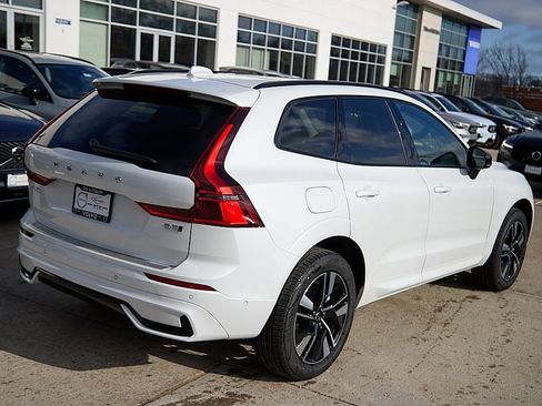 New 2026 Volvo XC60 B5 Plus w/ Climate Package image 9