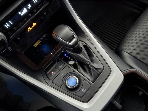 Used 2024 Toyota RAV4 Limited image 21