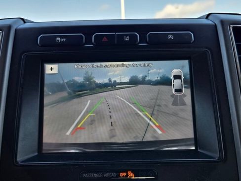 Used 2018 Ford Expedition XLT w/ Equipment Group 202A RWD image 11