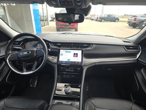 Used 2022 Jeep Grand Cherokee Limited image 6