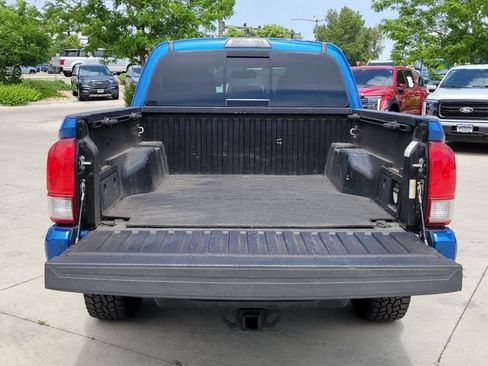 Used 2017 Toyota Tacoma TRD Off-Road AWD/4WD image 12