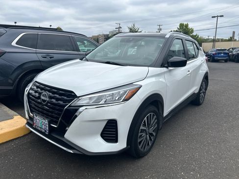 Used 2023 Nissan Kicks SV FWD image 1