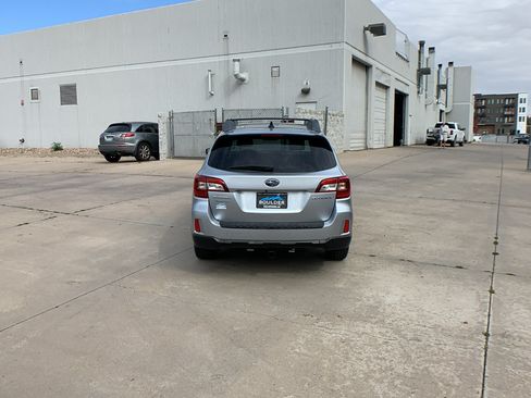 Used 2016 Subaru Outback 2.5i Limited AWD/4WD image 4