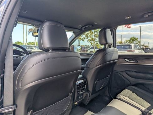 New 2026 Jeep Grand Cherokee L 4WD image 10
