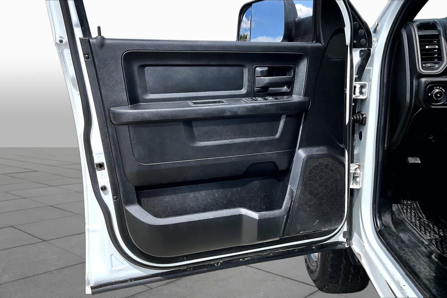 Used 2022 RAM 2500 Tradesman w/ Chrome Appearance Group AWD/4WD image 22