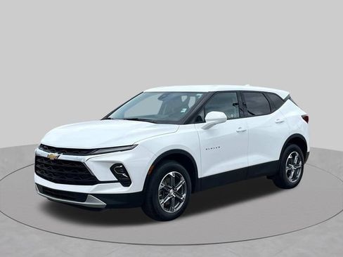 Used 2025 Chevrolet Blazer LT FWD image 9
