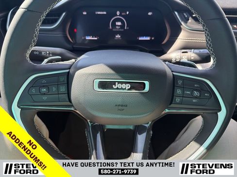 Used 2023 Jeep Grand Cherokee L Laredo image 22