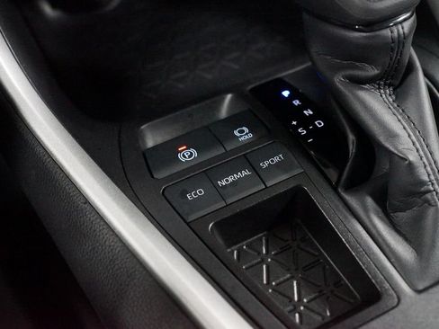 Certified 2025 Toyota RAV4 XLE FWD image 22