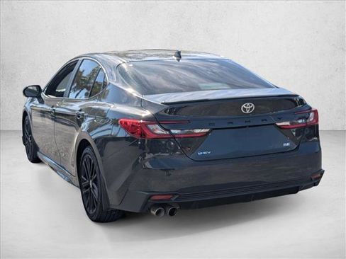 Used 2025 Toyota Camry SE image 7