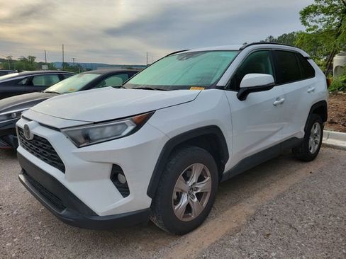 Used 2021 Toyota RAV4 XLE FWD image 3