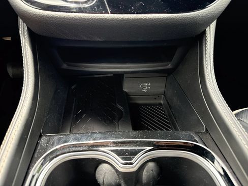 Used 2026 Chrysler Pacifica Limited FWD image 23