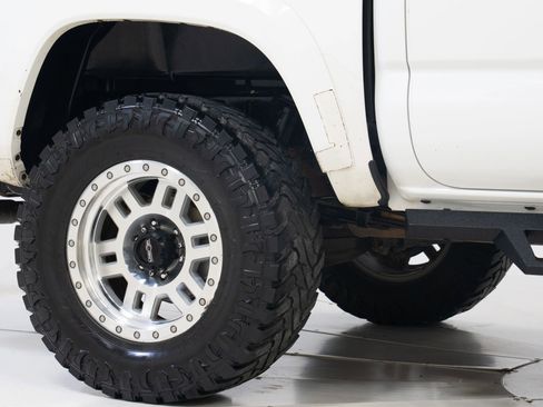 Used 2019 Toyota Tacoma TRD Sport image 51