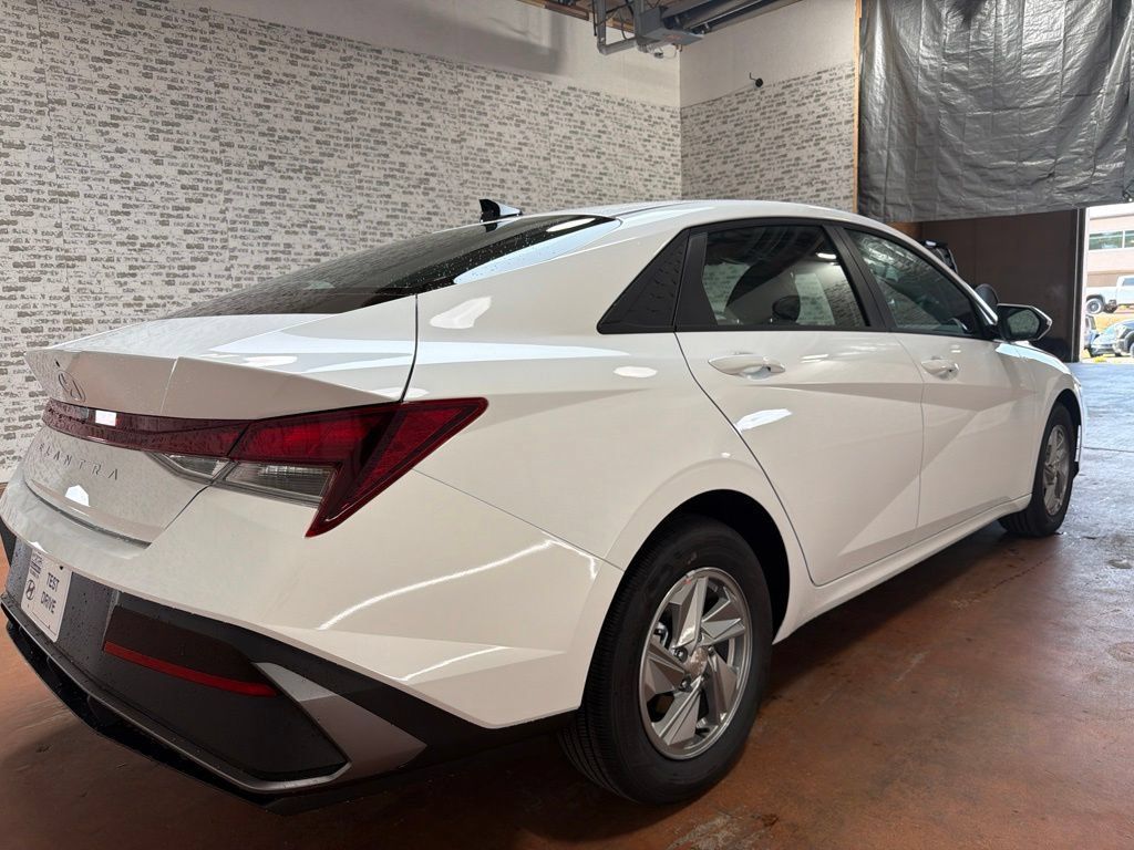 New 2026 Hyundai Elantra SE FWD image 7