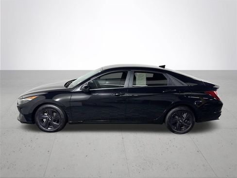 Used 2022 Hyundai Elantra SEL w/ Convenience Package FWD image 9