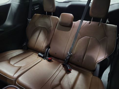 Used 2018 Chrysler Pacifica Limited w/ Tire & Wheel Group image 23