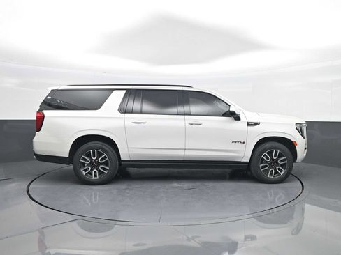 Used 2022 GMC Yukon XL AT4 AWD/4WD image 9