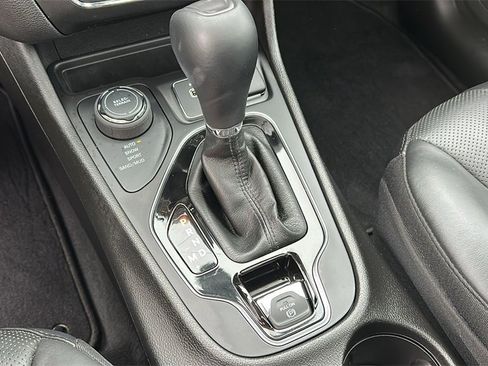 Used 2021 Jeep Cherokee Limited w/ Elite Package image 19