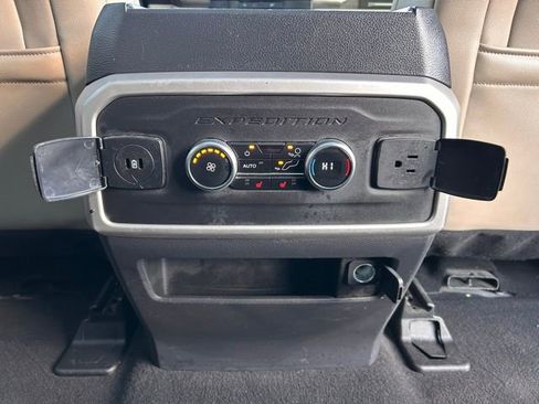 Used 2024 Ford Expedition Limited image 42