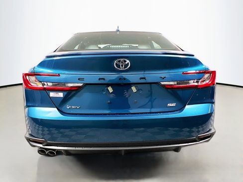 Used 2025 Toyota Camry SE w/ Convenience Package image 6