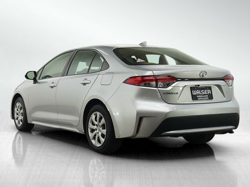 Used 2020 Toyota Corolla LE FWD image 3