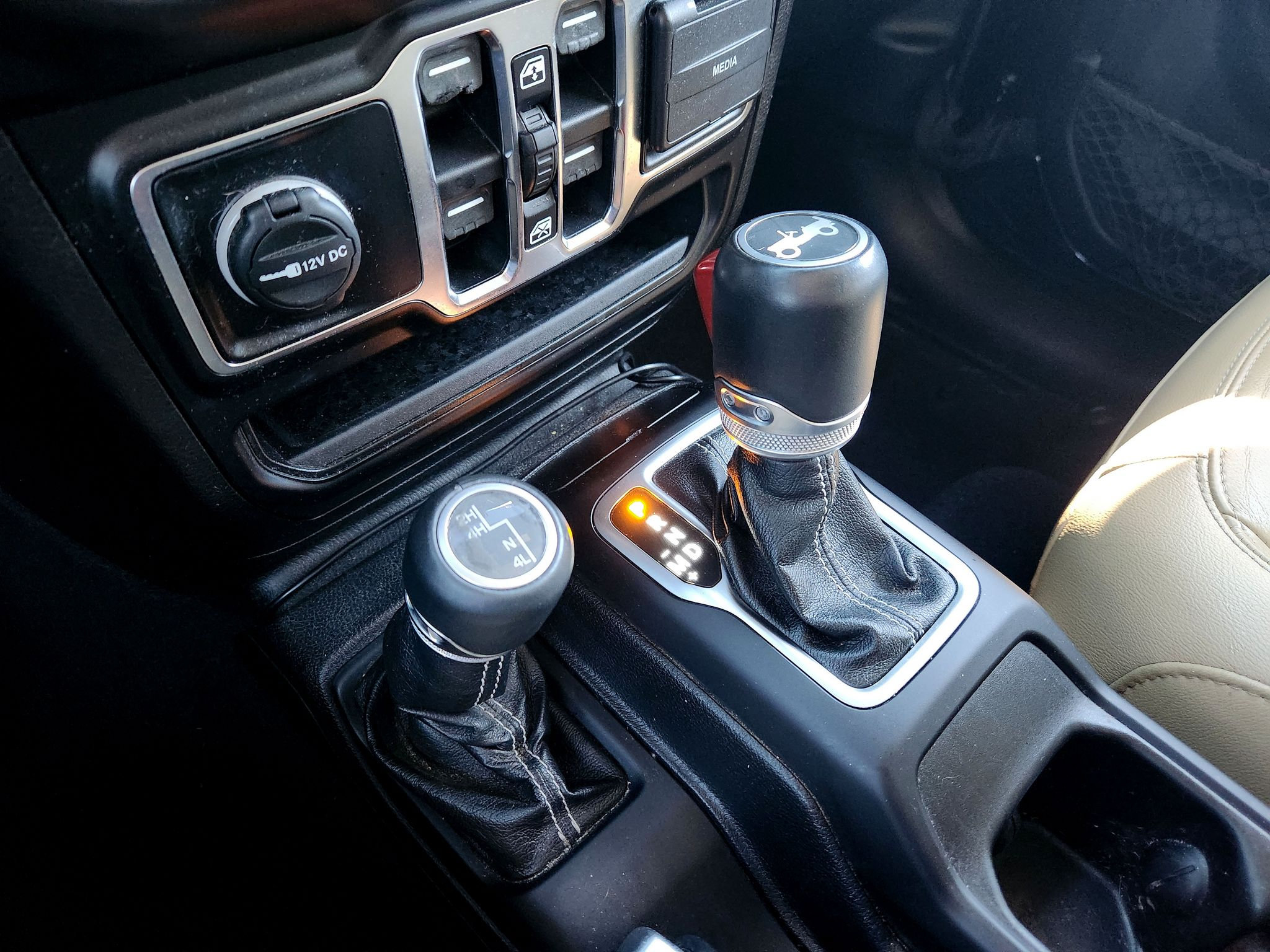 Used 2019 Jeep Wrangler Unlimited Sahara AWD/4WD image 29